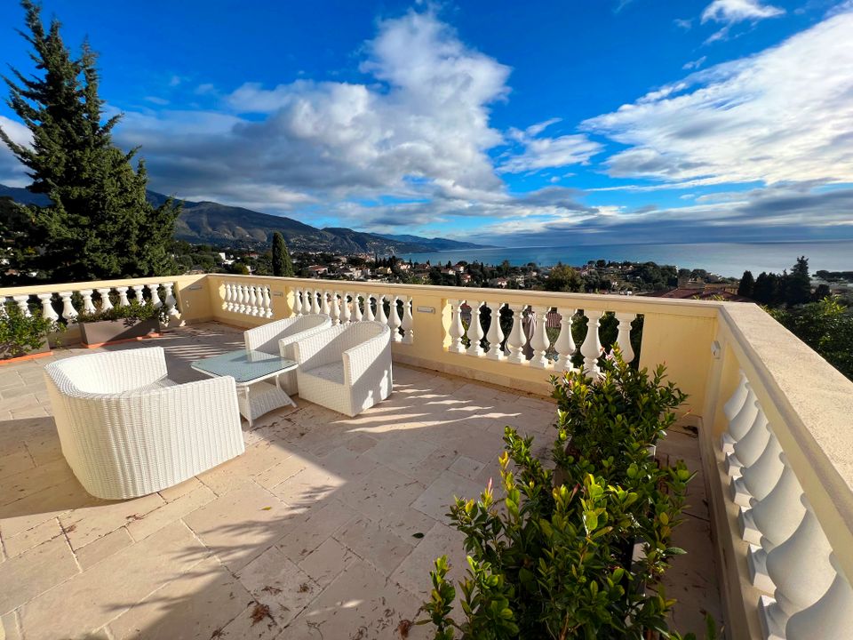 Villa i Roquebrune-Cap-Martin, Alpes-Maritimes - foto 1